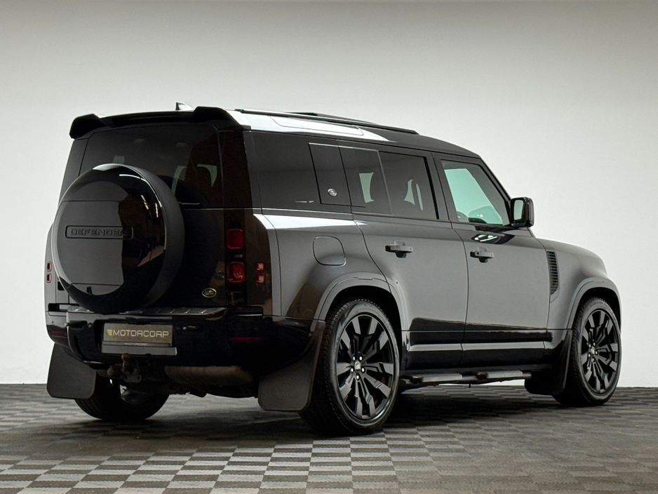 2022 Land Rover Defender - image 7