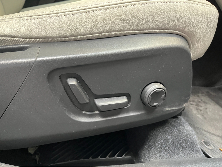 2020 Volvo XC40 - image 11