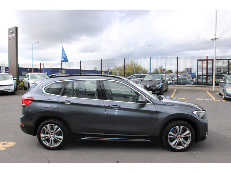 2020 BMW X1 - image 6