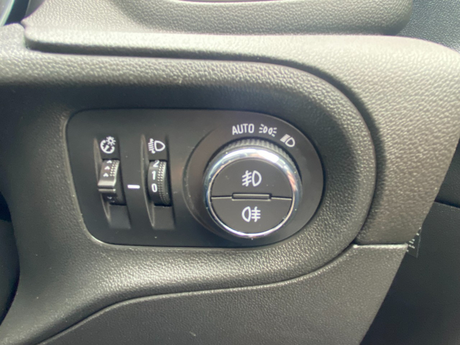 2019 Vauxhall Grandland X - image 17