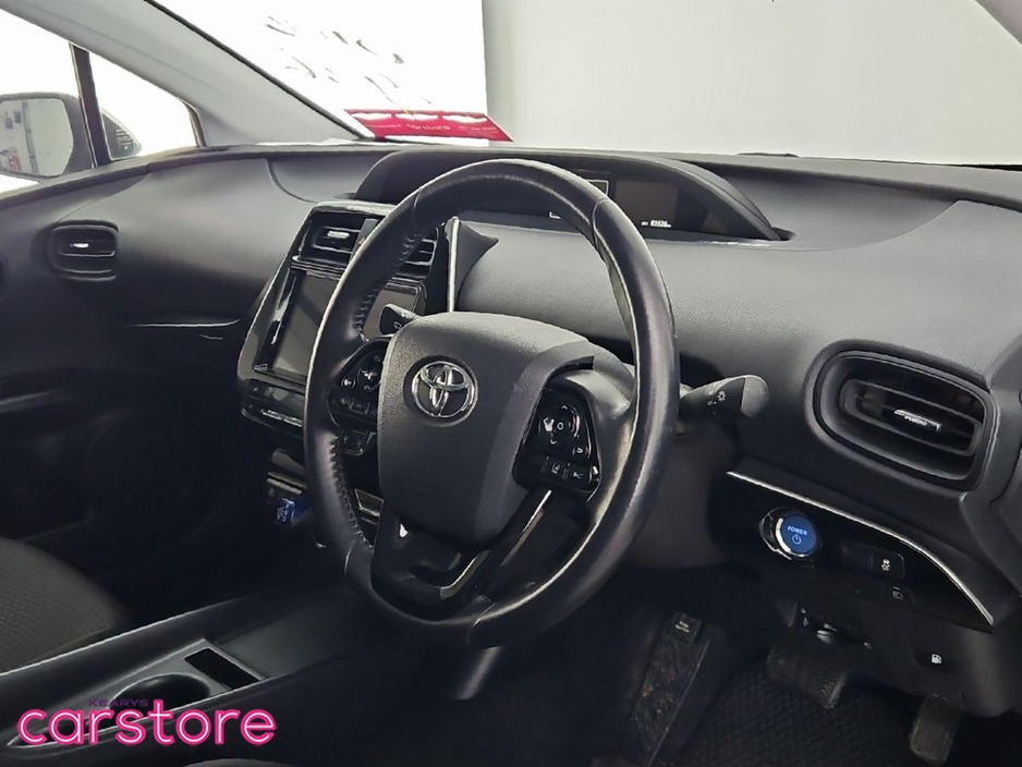 2019 Toyota Prius - image 9