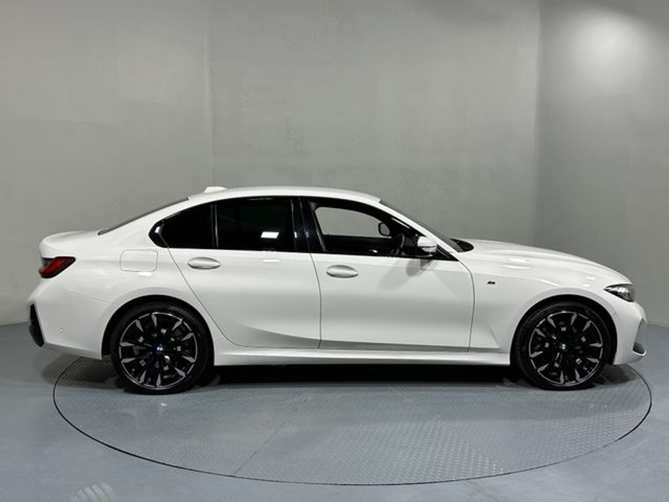 2025 BMW 3 Series - image 8