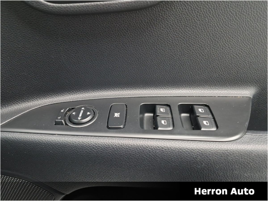 2021 Kia Stonic - image 19