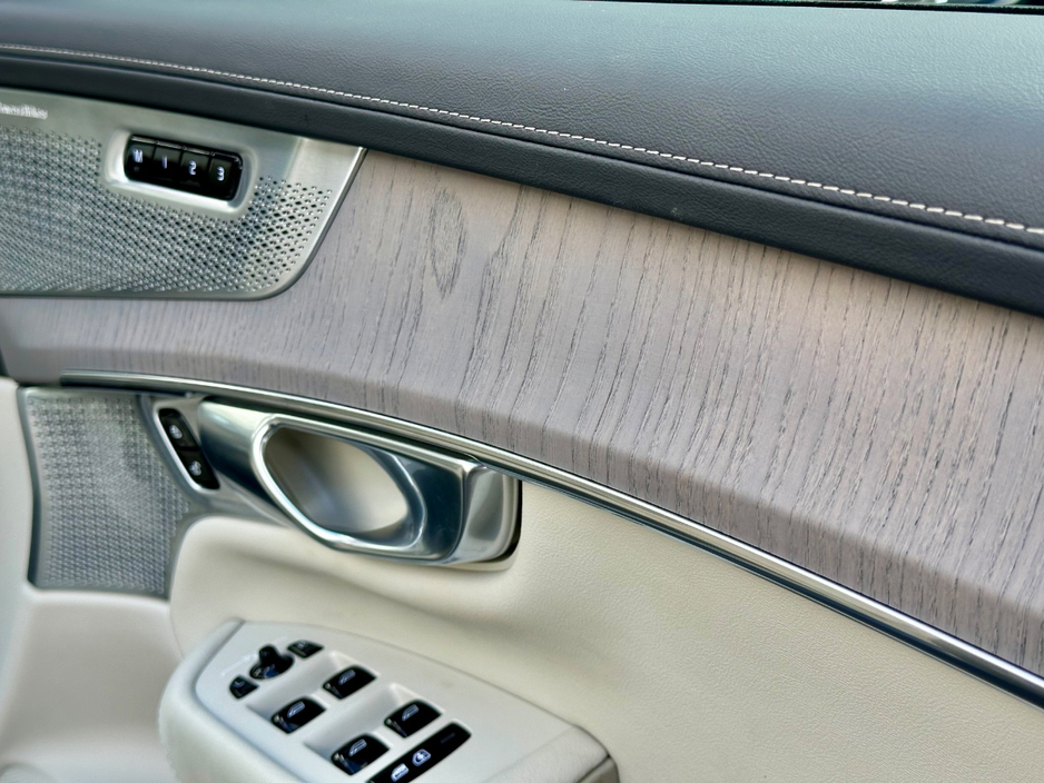 2025 Volvo XC90 - image 17