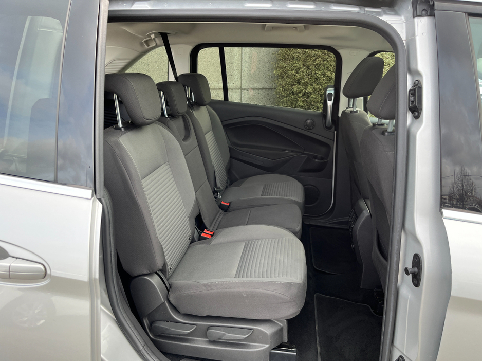 2019 Ford Grand C-Max - image 12