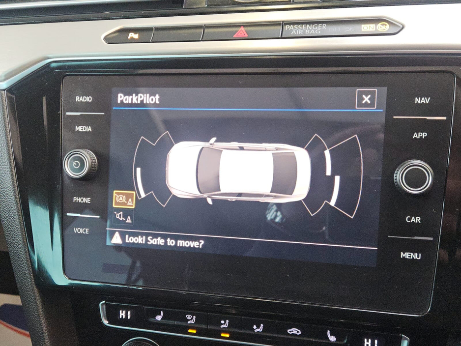 2018 Volkswagen Passat - image 14