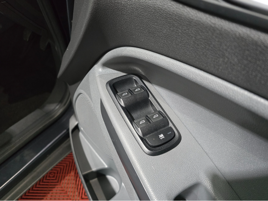 2014 Ford Ecosport - image 18