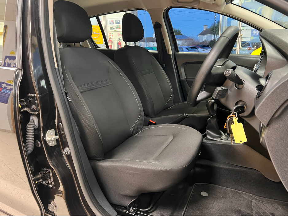 2020 Dacia Sandero Only 39,000 Kms Low Kms As New 2020 Dacia Sandero Petrol Manual www.bolands.ie Est.1955 €11,750