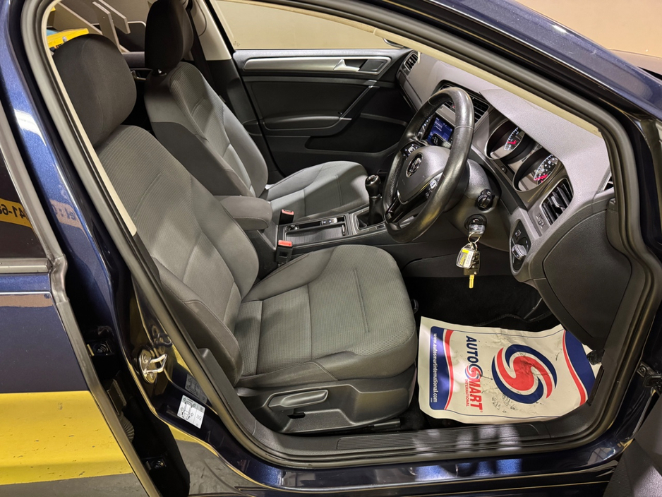 2013 Volkswagen Golf - image 8