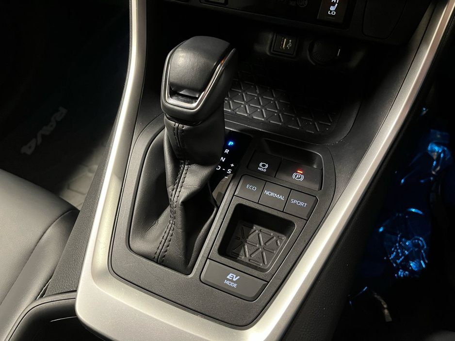 2023 Toyota Rav4 - image 4