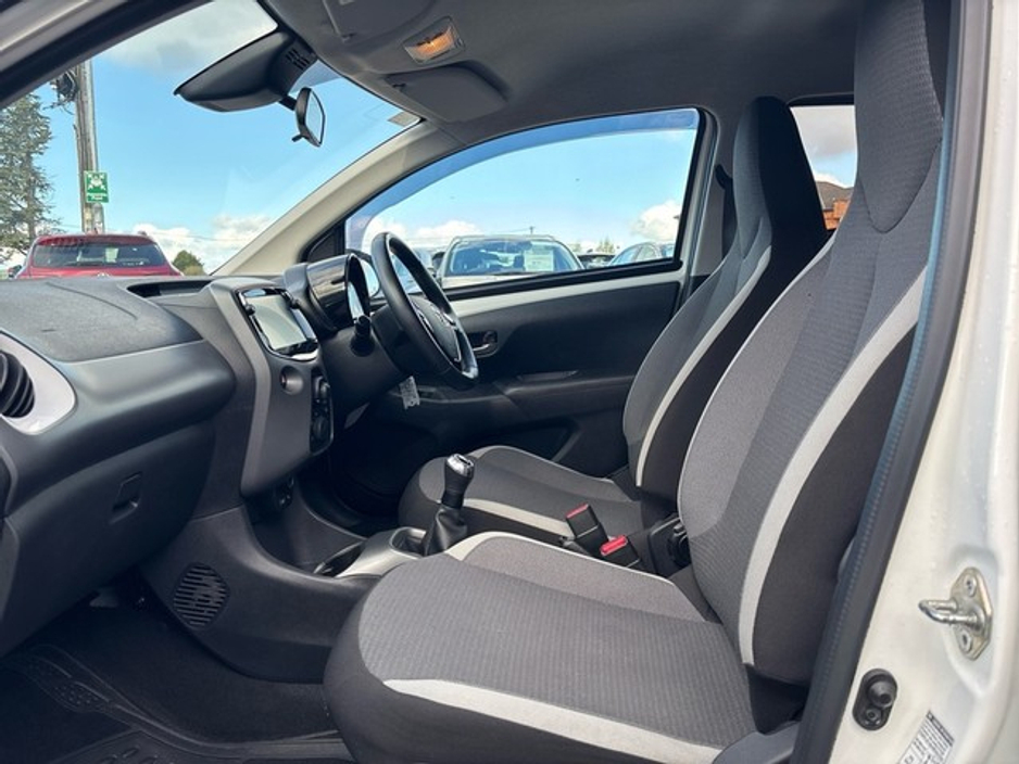 2021 Toyota Aygo - image 6