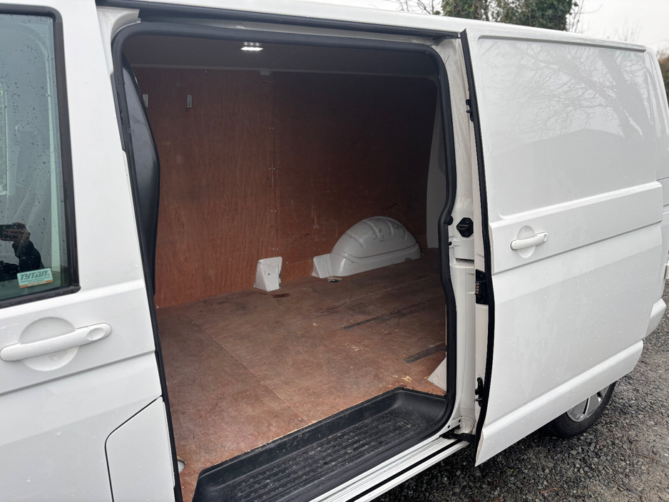 2021 Volkswagen Transporter  €18,998