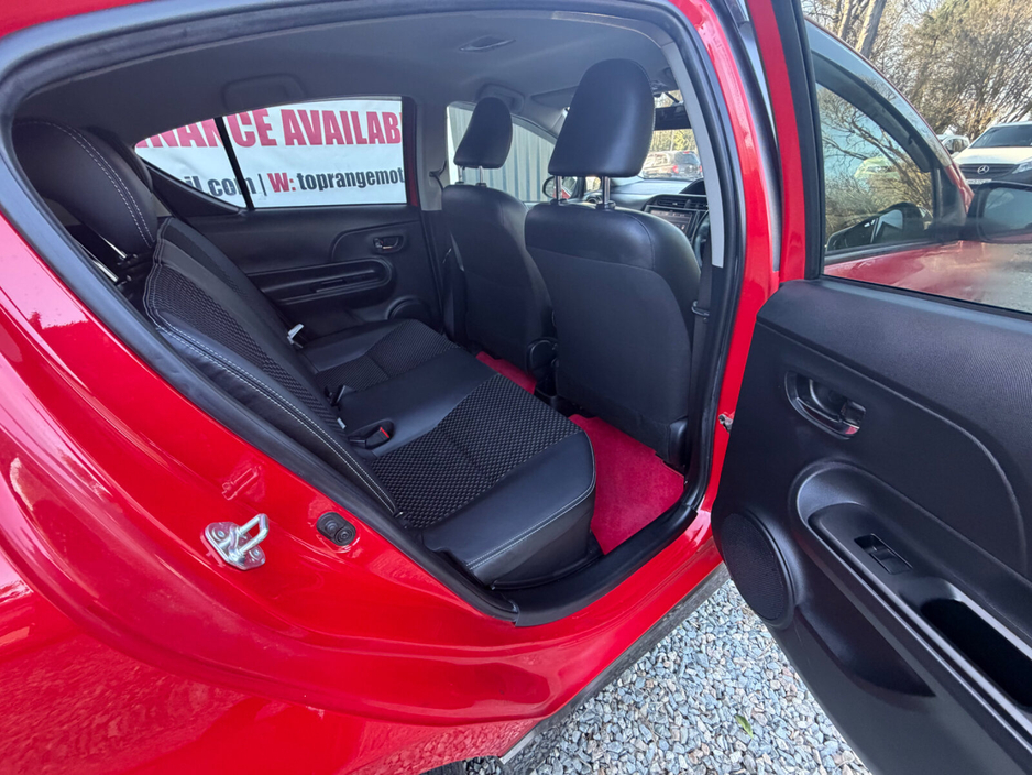 2014 Toyota Aqua - image 8