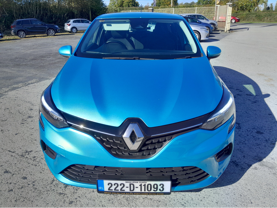 2022 Renault Clio - image 2
