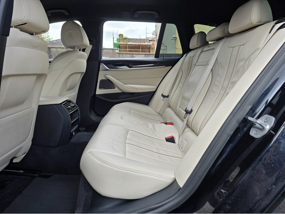 2017 BMW 5 Series - image 14