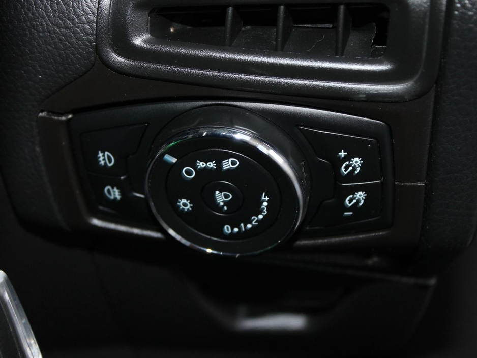 2014 Ford Focus - image 23