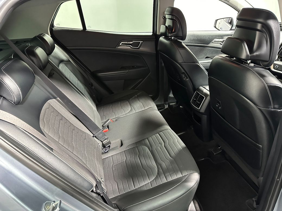 2023 Kia Sportage - image 11