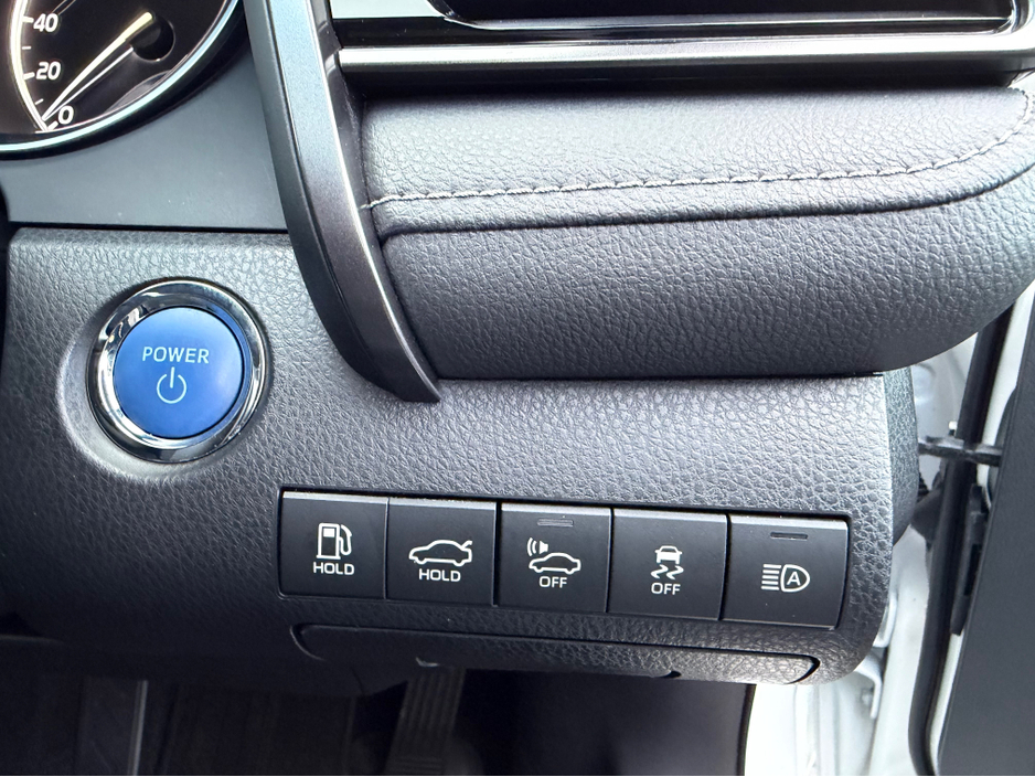 2020 Toyota Camry - image 18