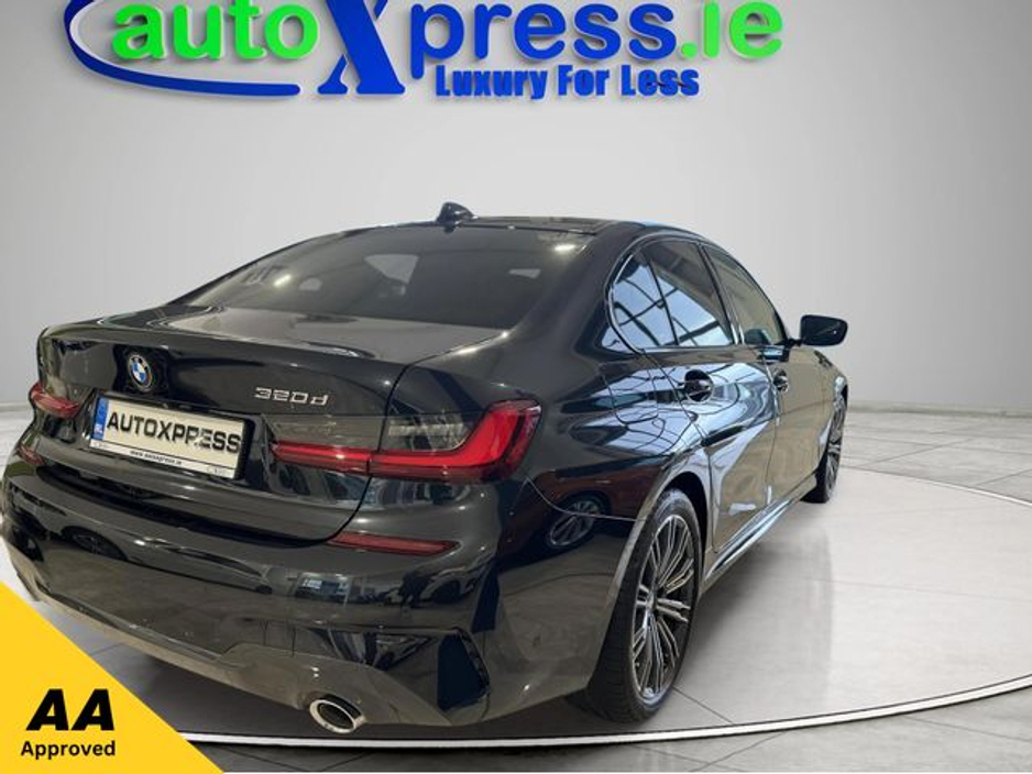 2023 BMW 3 Series - image 8