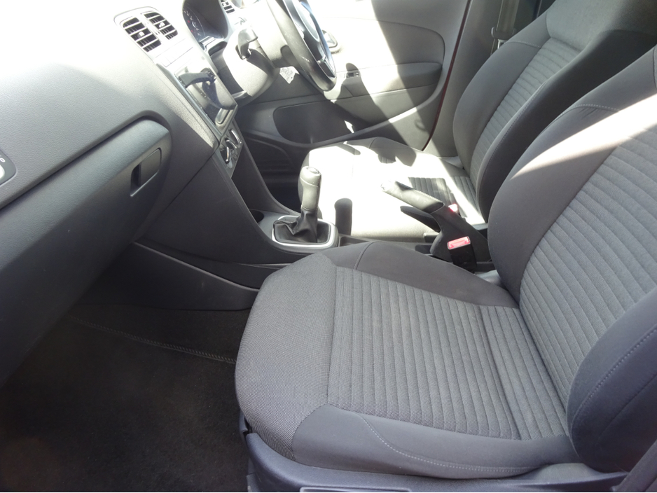 2012 Volkswagen Polo - image 14