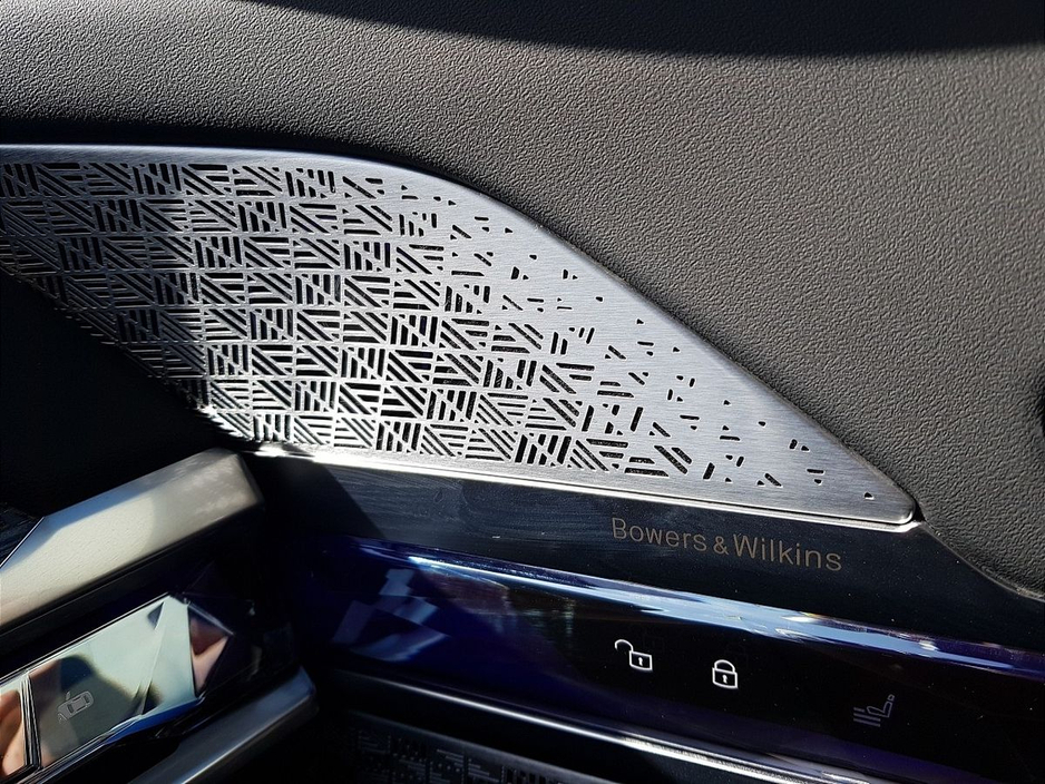 2025 BMW 7 Series - image 22