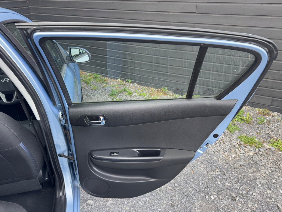 2012 Hyundai i20 - image 17