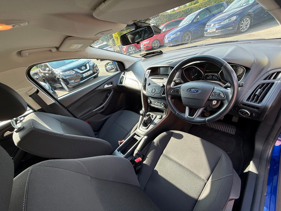 2017 Ford Focus - image 11