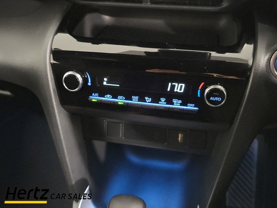 2023 Toyota Yaris Cross - image 21