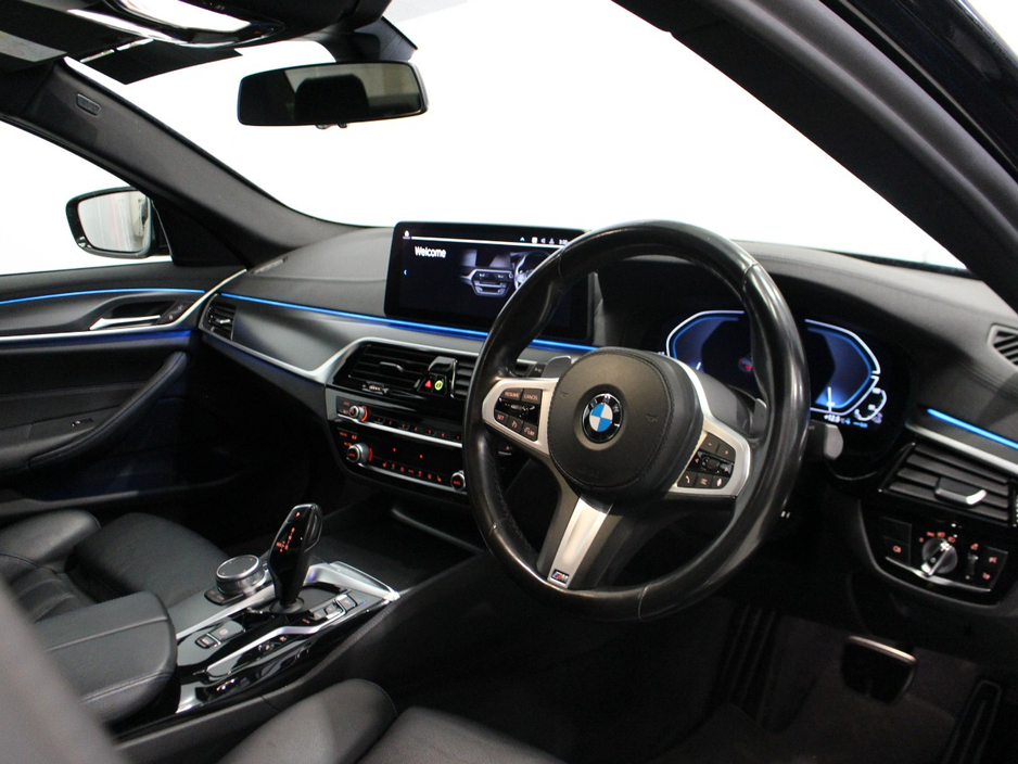 2021 BMW 5 Series - image 15