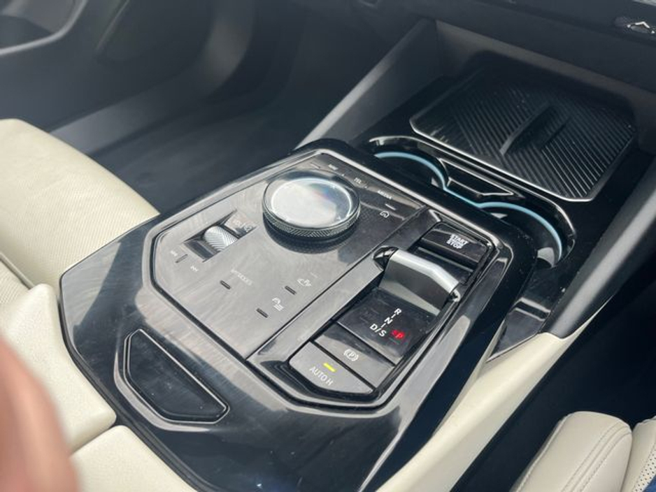 2024 BMW 5 Series - image 21