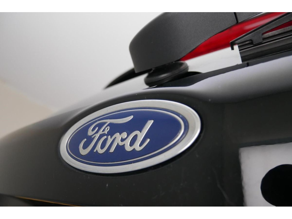 2016 Ford Focus - image 15