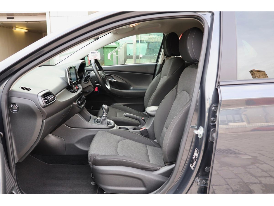 2021 Hyundai i30 - image 13