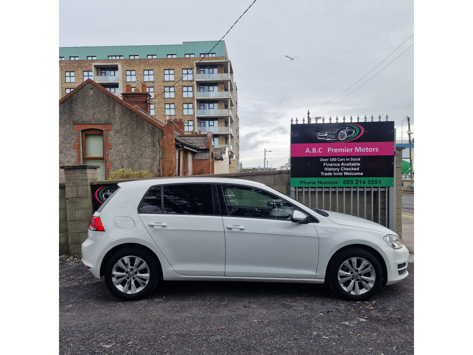 2013 Volkswagen Golf - image 3