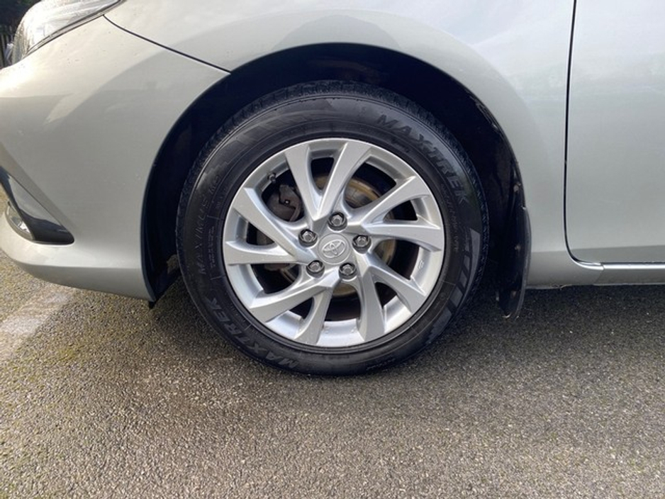 2017 Toyota Auris - image 19