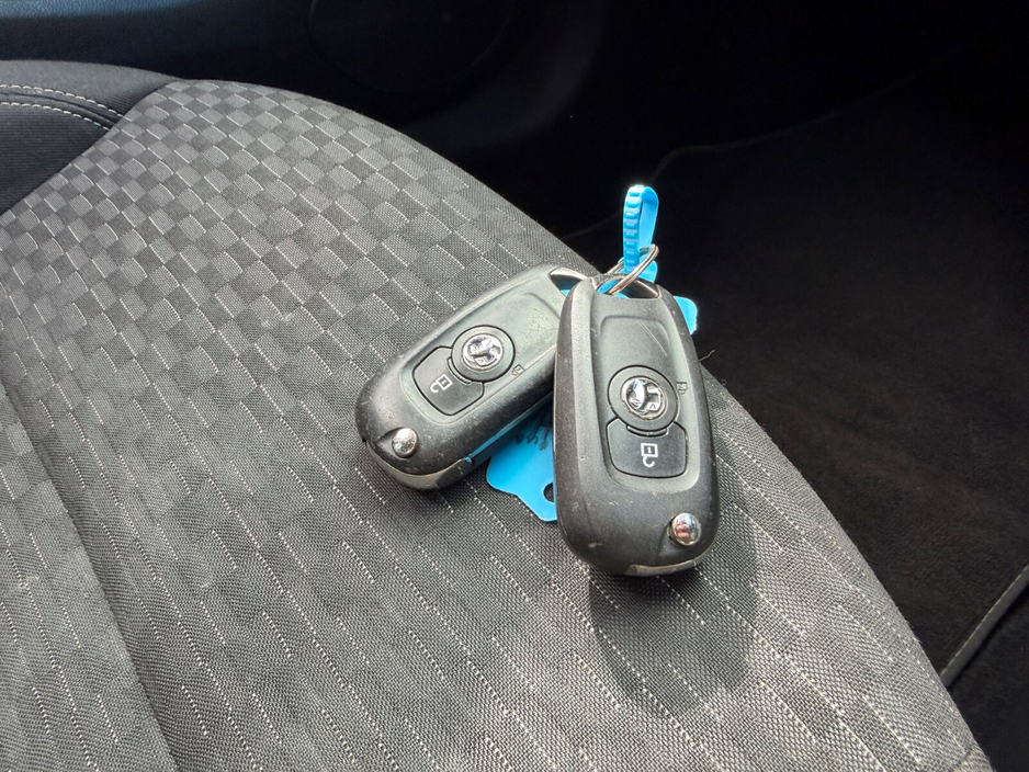 2015 Vauxhall Astra - image 19