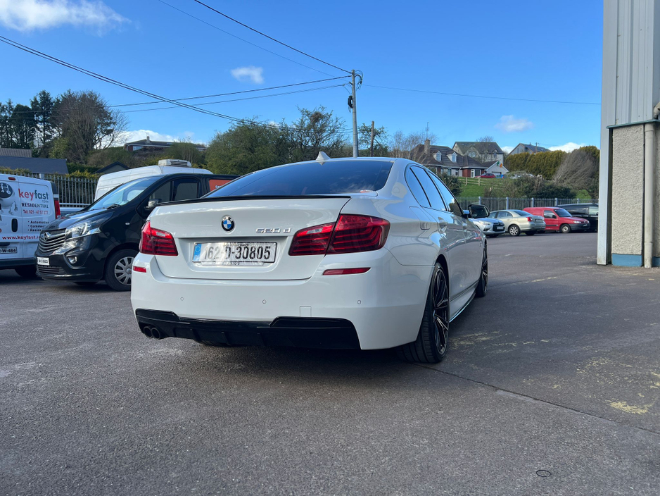 2016 BMW 5 Series - image 6