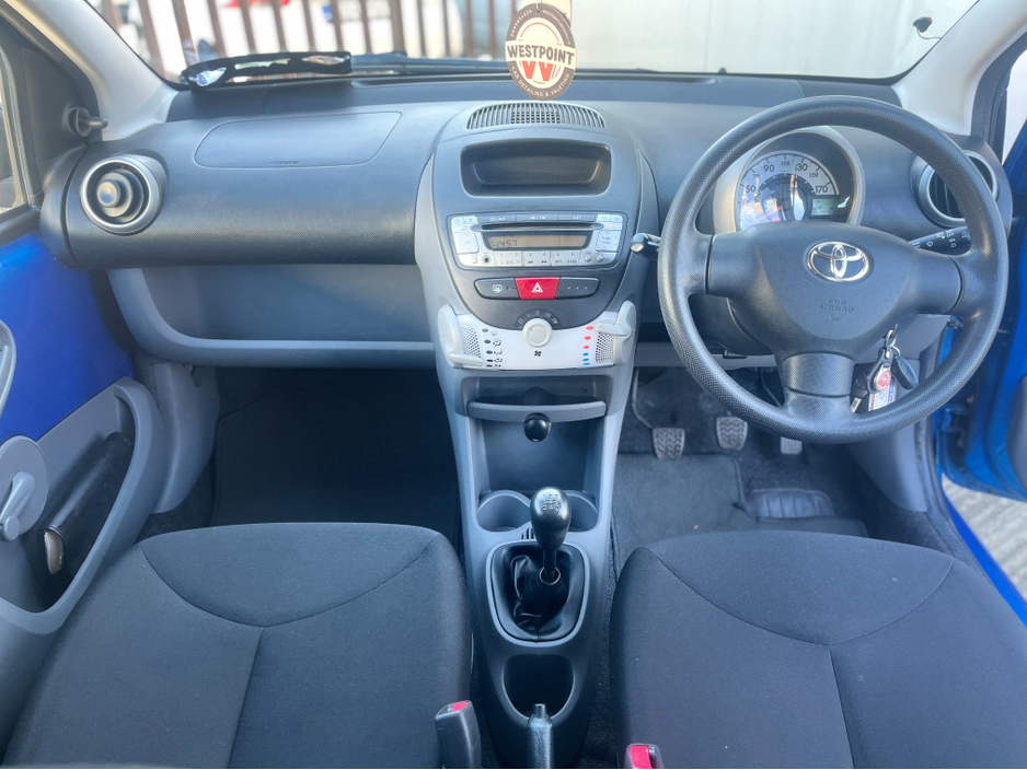 2011 Toyota Aygo - image 6