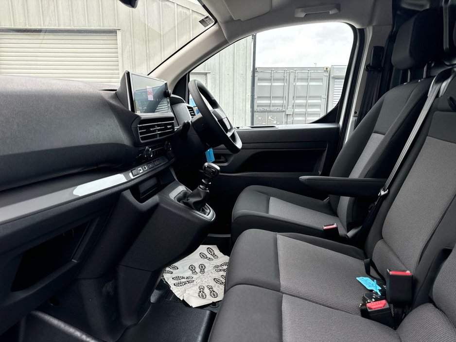 2026 Peugeot Expert - image 2