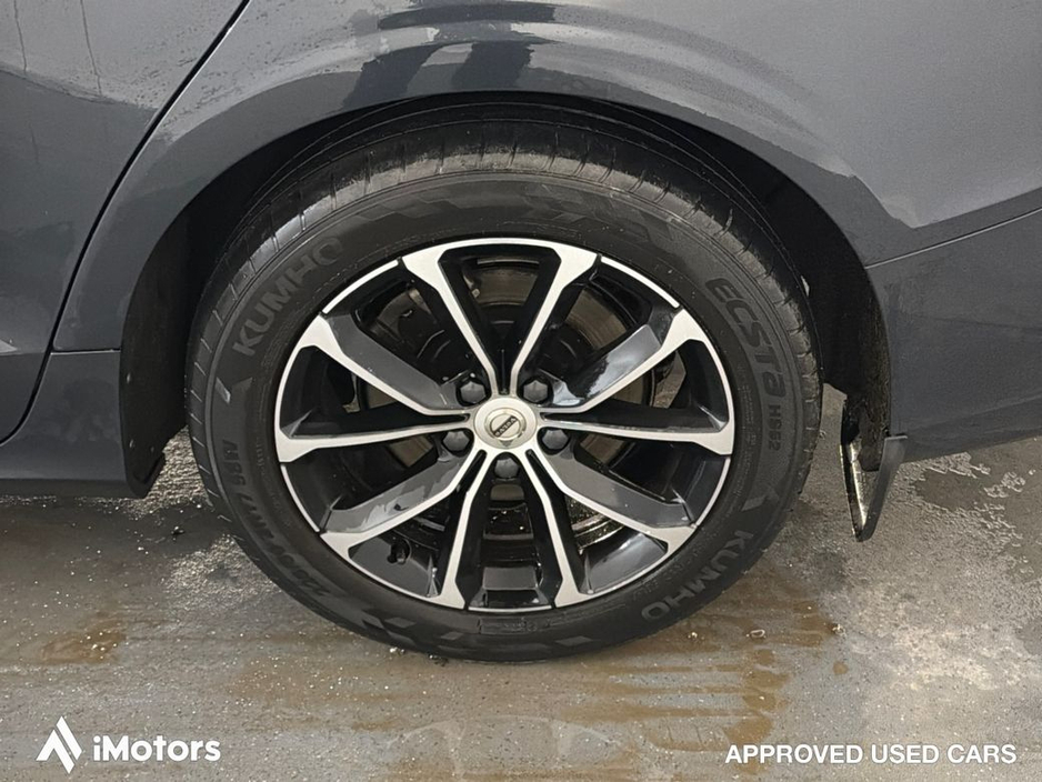 2020 Volvo V60 D4 MOM AT 5DR Auto €26,900