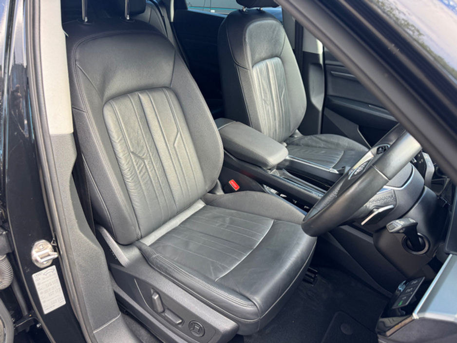 2022 Audi e-tron - image 4