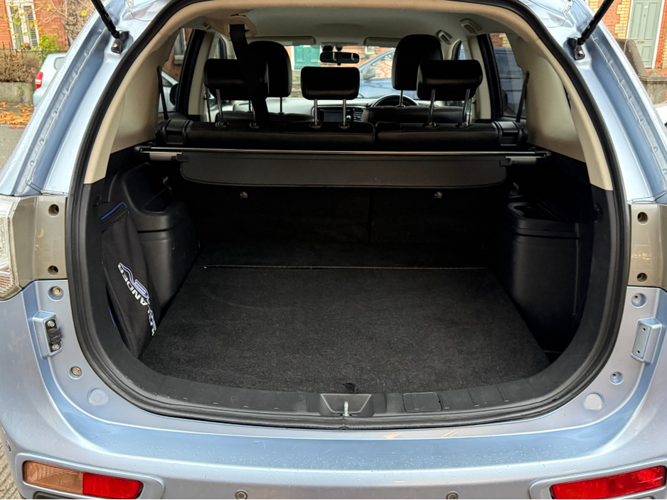 2016 Mitsubishi Outlander 2.0 PHEV, 4 Wheel Drive, Only 101kms, New Nct 10/2027, Tax 07/2026 (€170p/y), Reversing Camera, Bluetooth, Cruise Control, Paddle Shifters, A/C, Parking Sensors, Finance Available, SIMI Dealer, €15,950