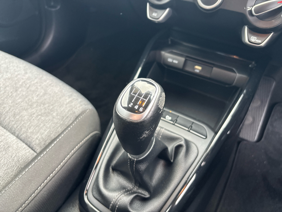 2023 Kia Stonic - image 11