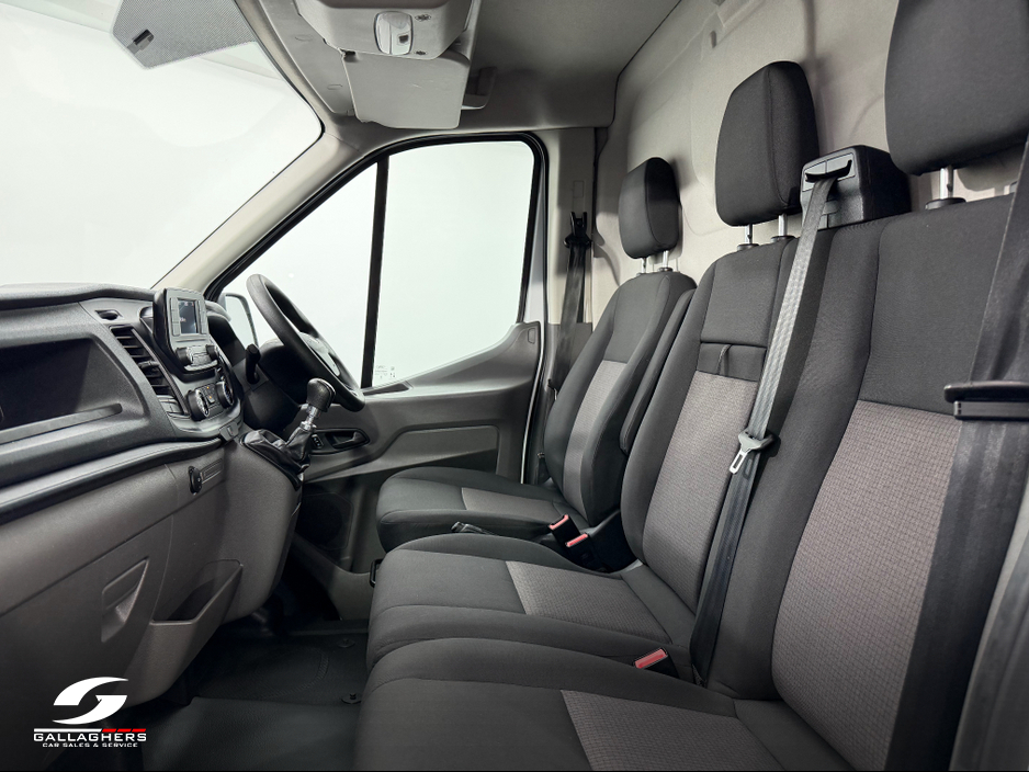 2022 Ford Transit - image 9