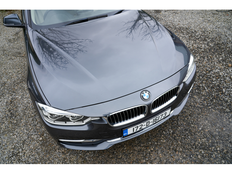 2017 BMW 3 Series - image 18