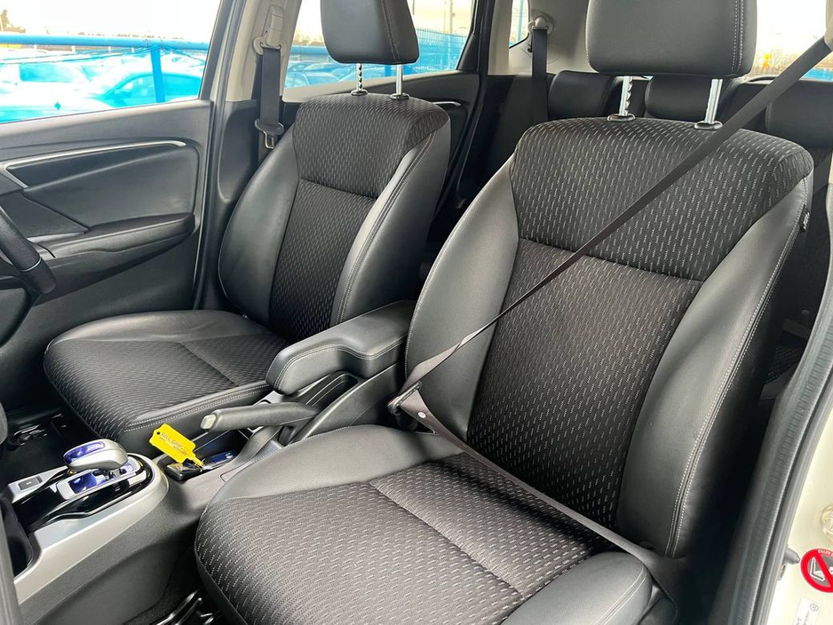 2016 Honda Fit L-PACKAGE 1.5 HYBRID // SERVICE HISTORY // HALF LEATHER SEATS // CRUISE CONTROL €10,900