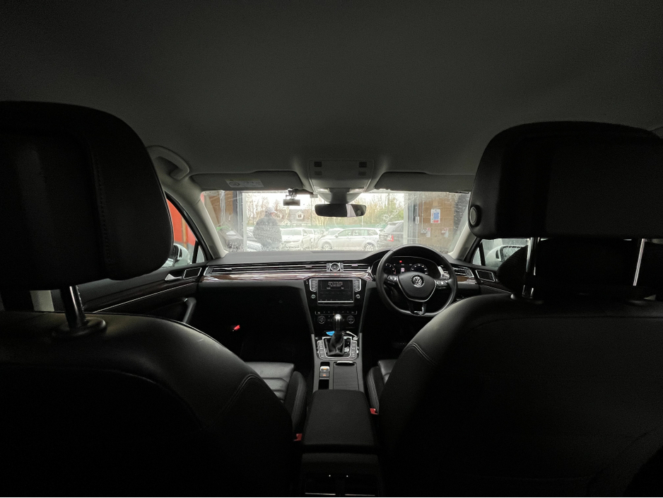 2017 Volkswagen Passat - image 15