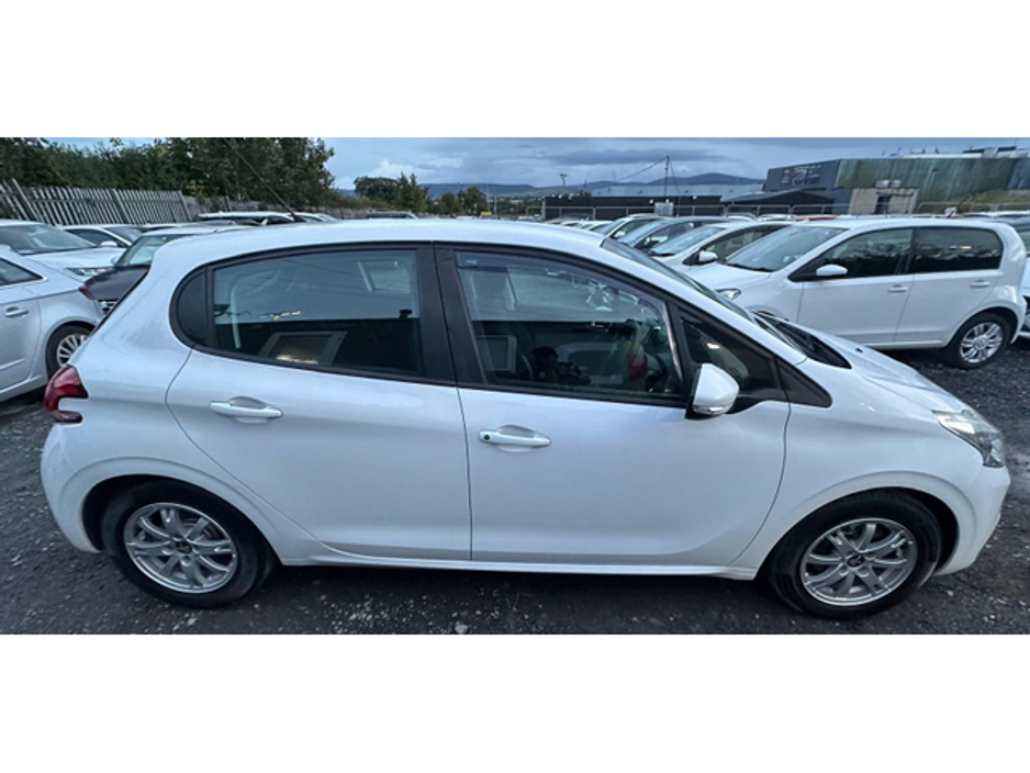 2016 Peugeot 208 Puretech 1.2L Petrol Automatic (2763) €9,995