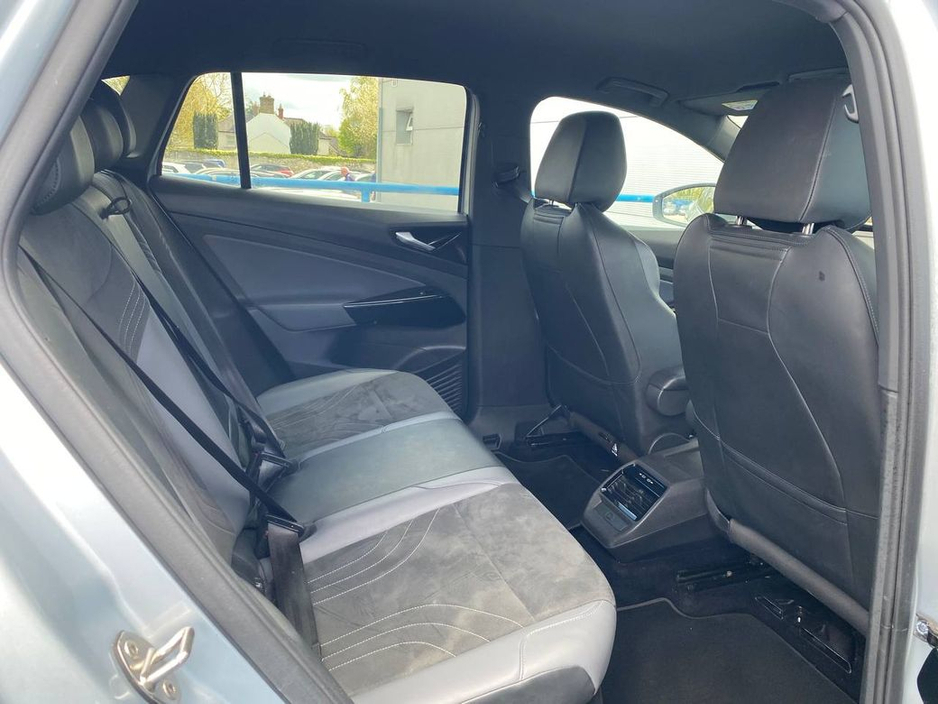 2023 Volkswagen ID.4 - image 8