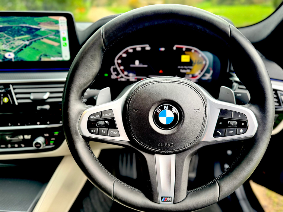 2021 BMW 5 Series - image 23