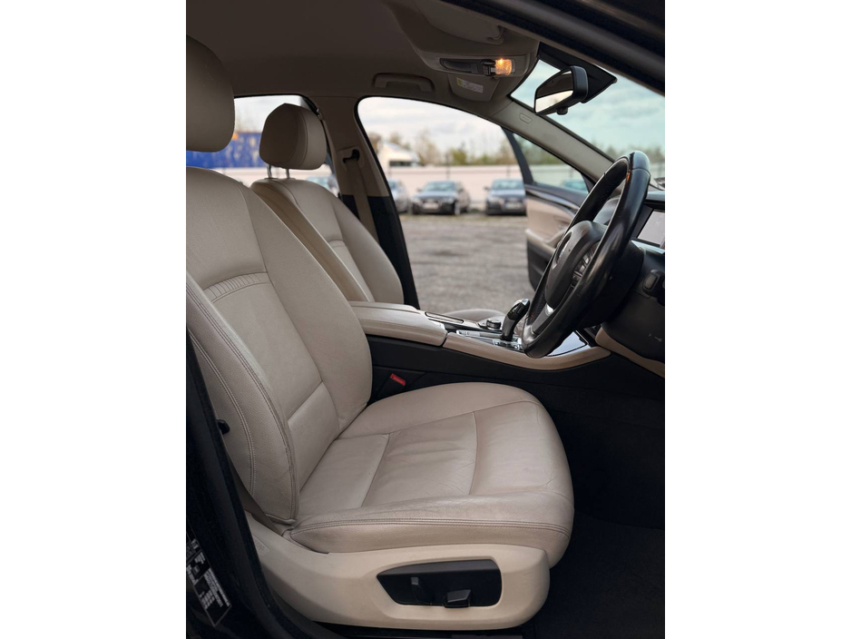 2014 BMW 5 Series - image 32